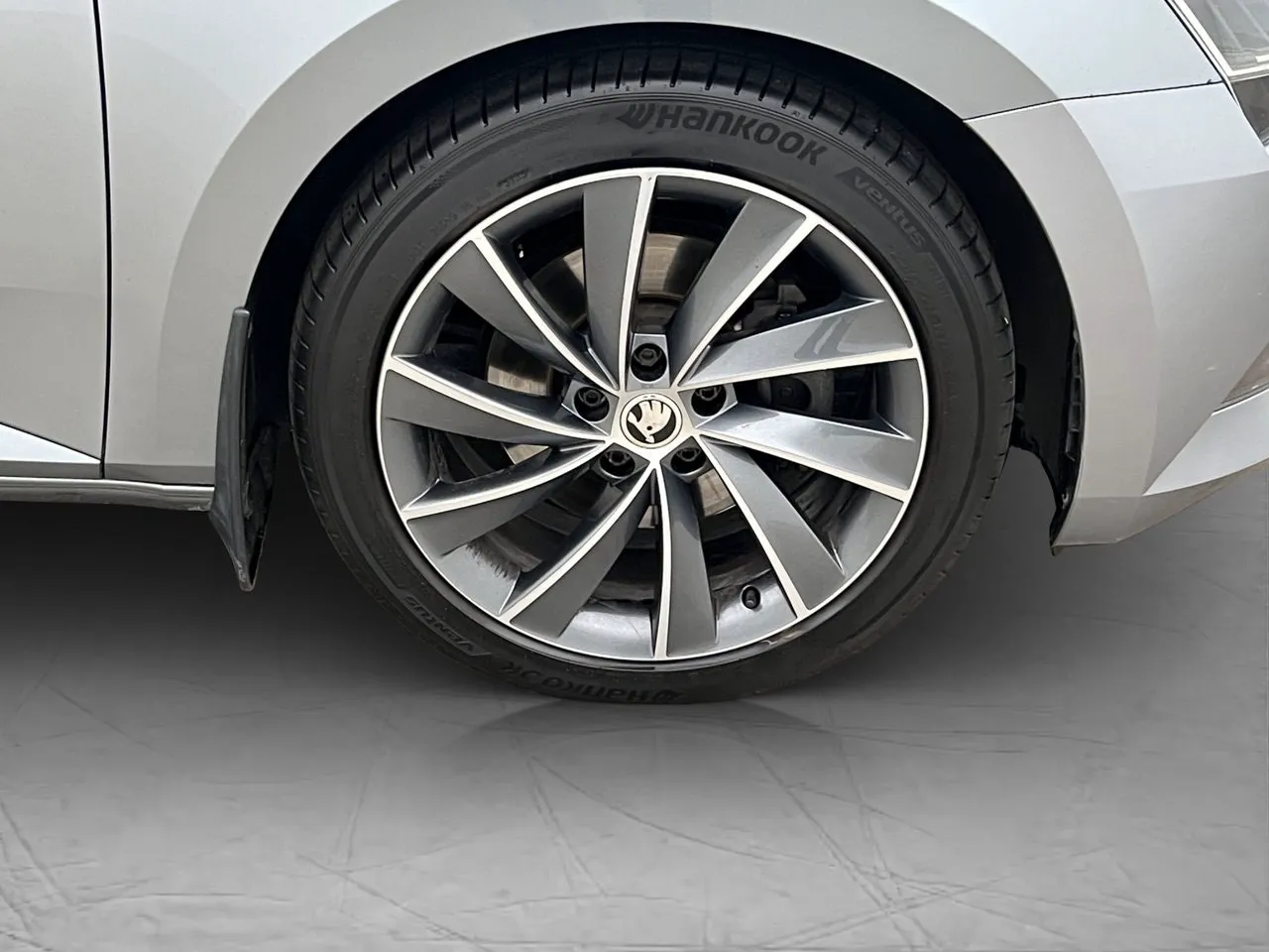 Vehicle image 30