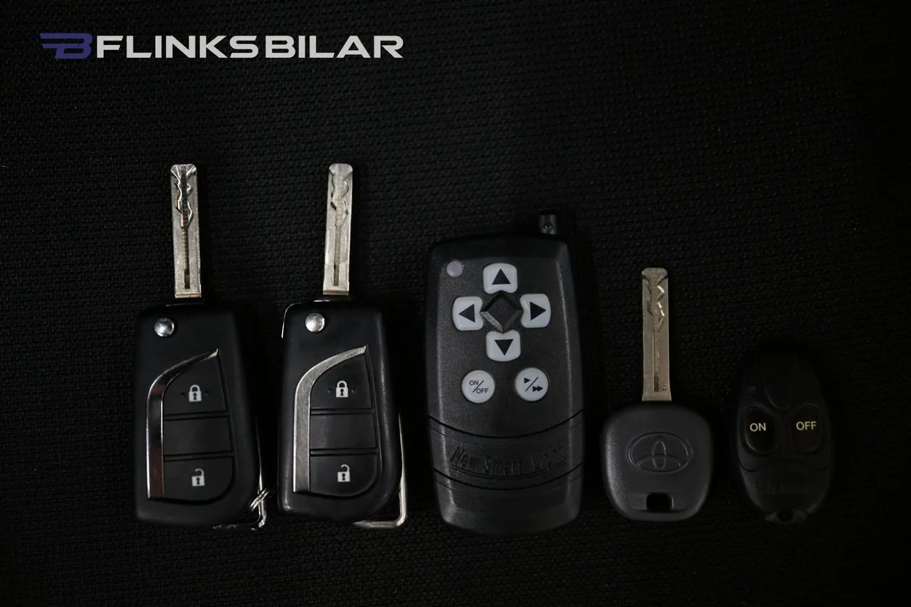 Vehicle image 32