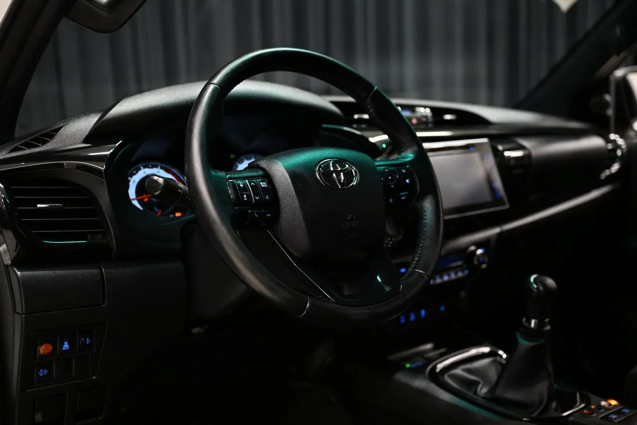 Vehicle image 18