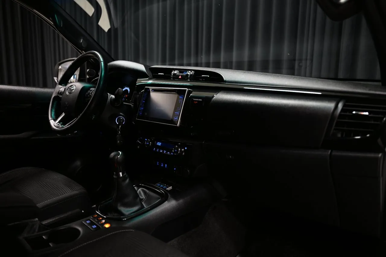 Vehicle image 30