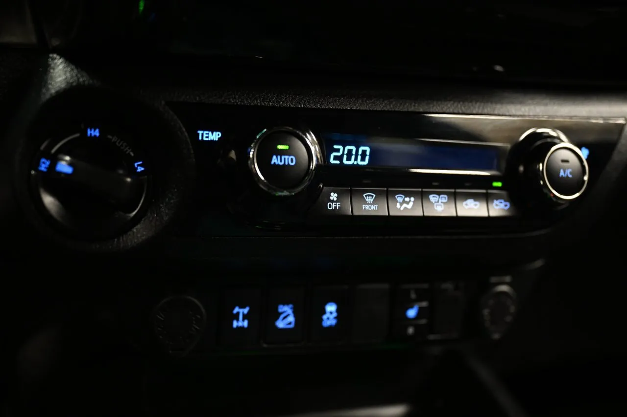 Vehicle image 28