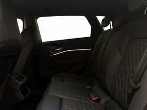 Audi e-tron S bild 33