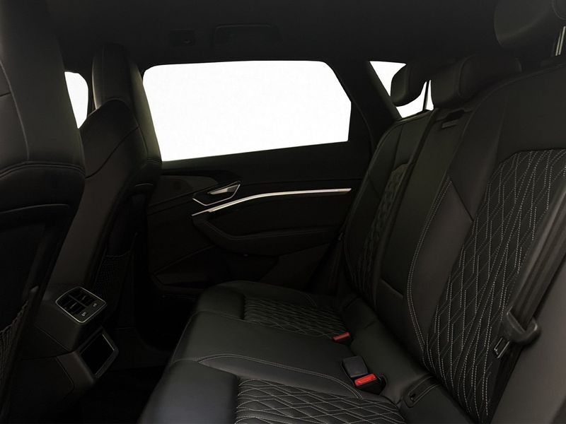 Audi e-tron S bild 33
