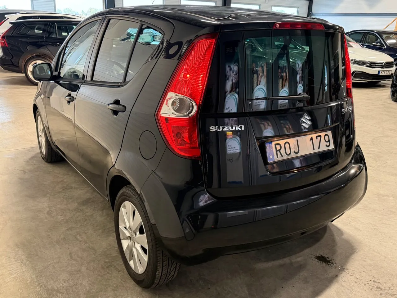 Vehicle image 4