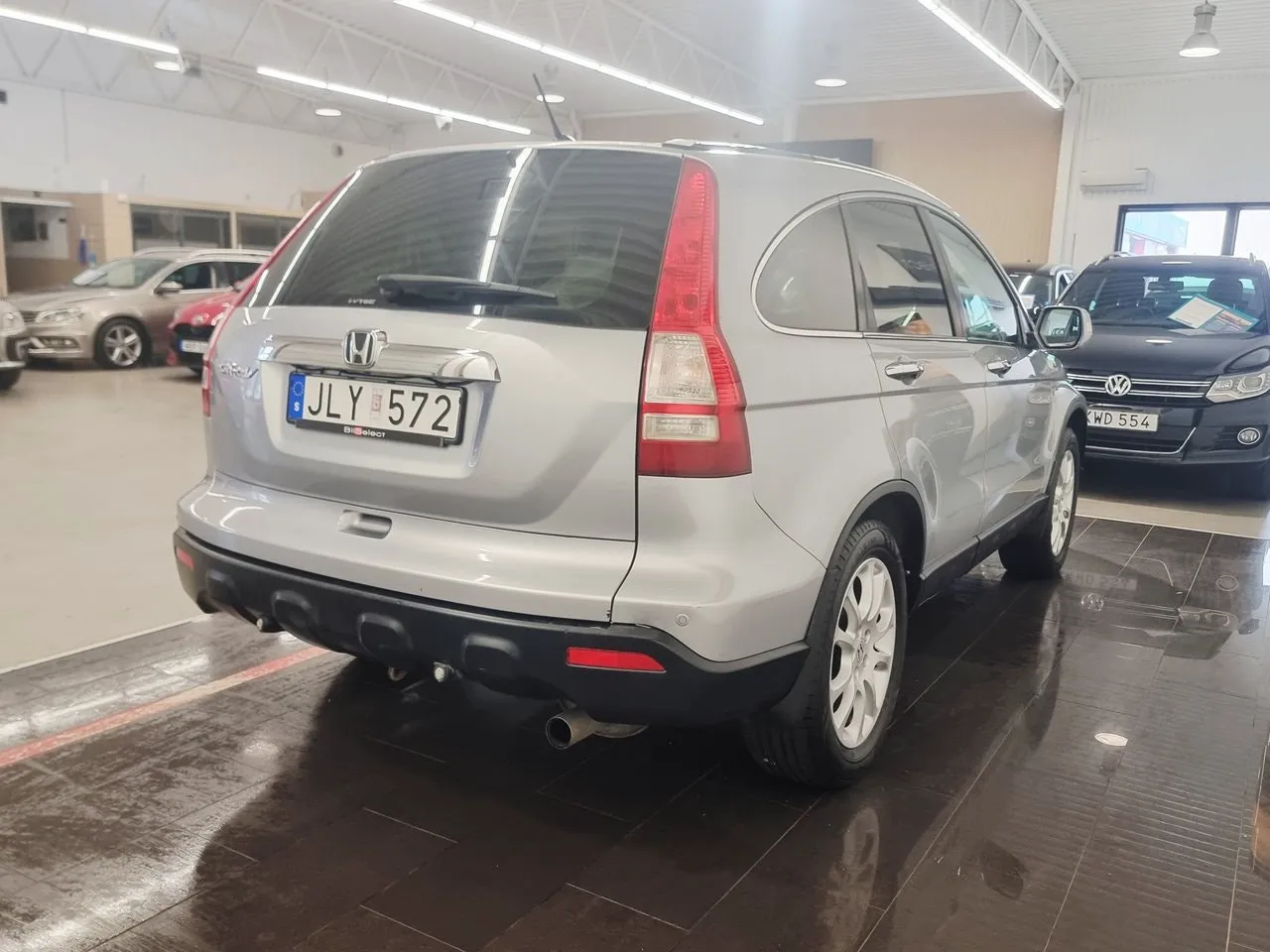 Vehicle image 15