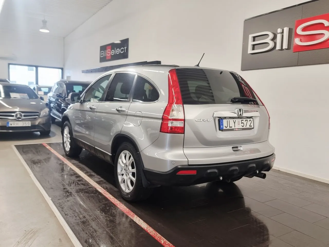 Vehicle image 14
