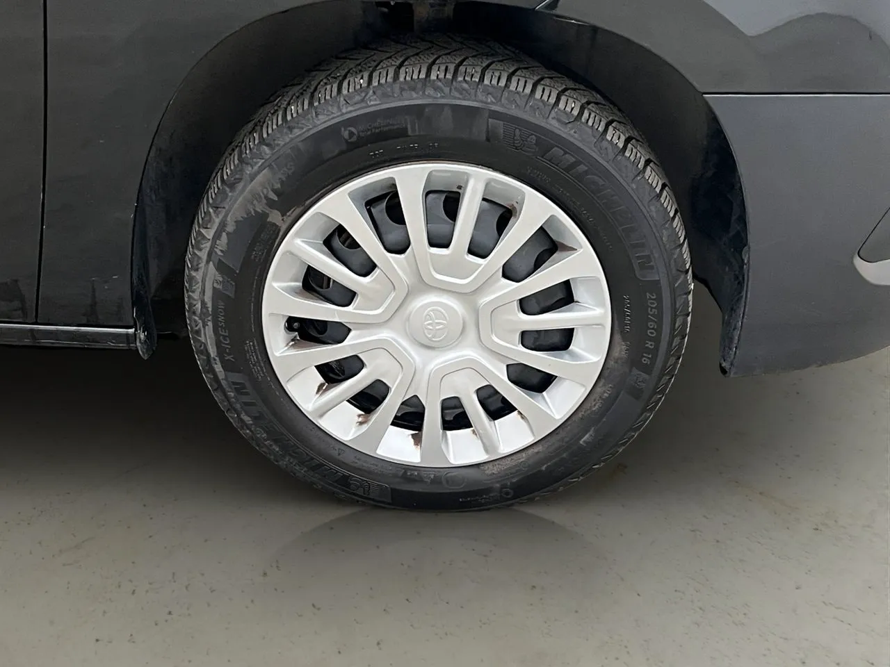 Vehicle image 25
