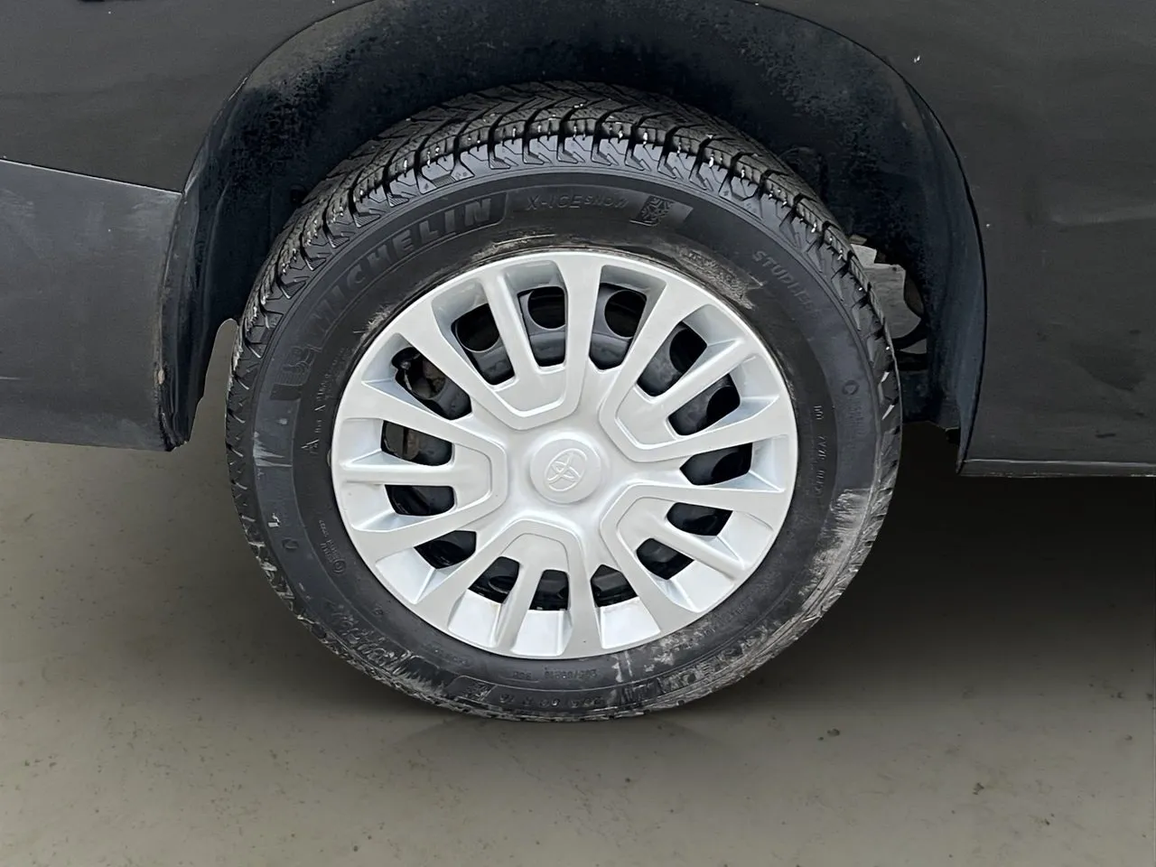 Vehicle image 24