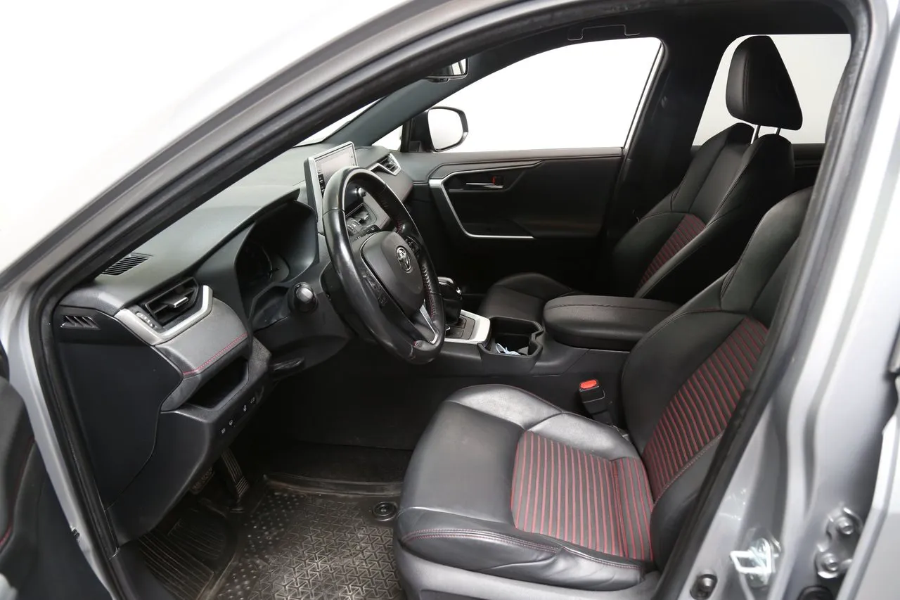 Vehicle image 10