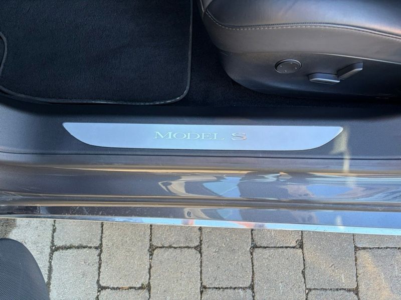 Tesla Model S bild 9