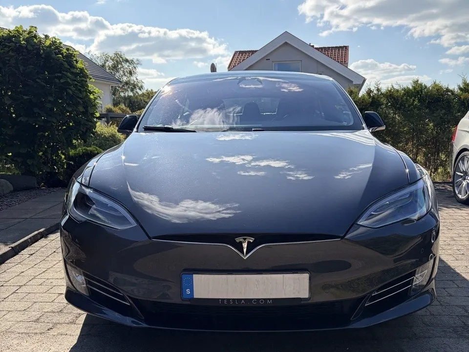 Vehicle image 18
