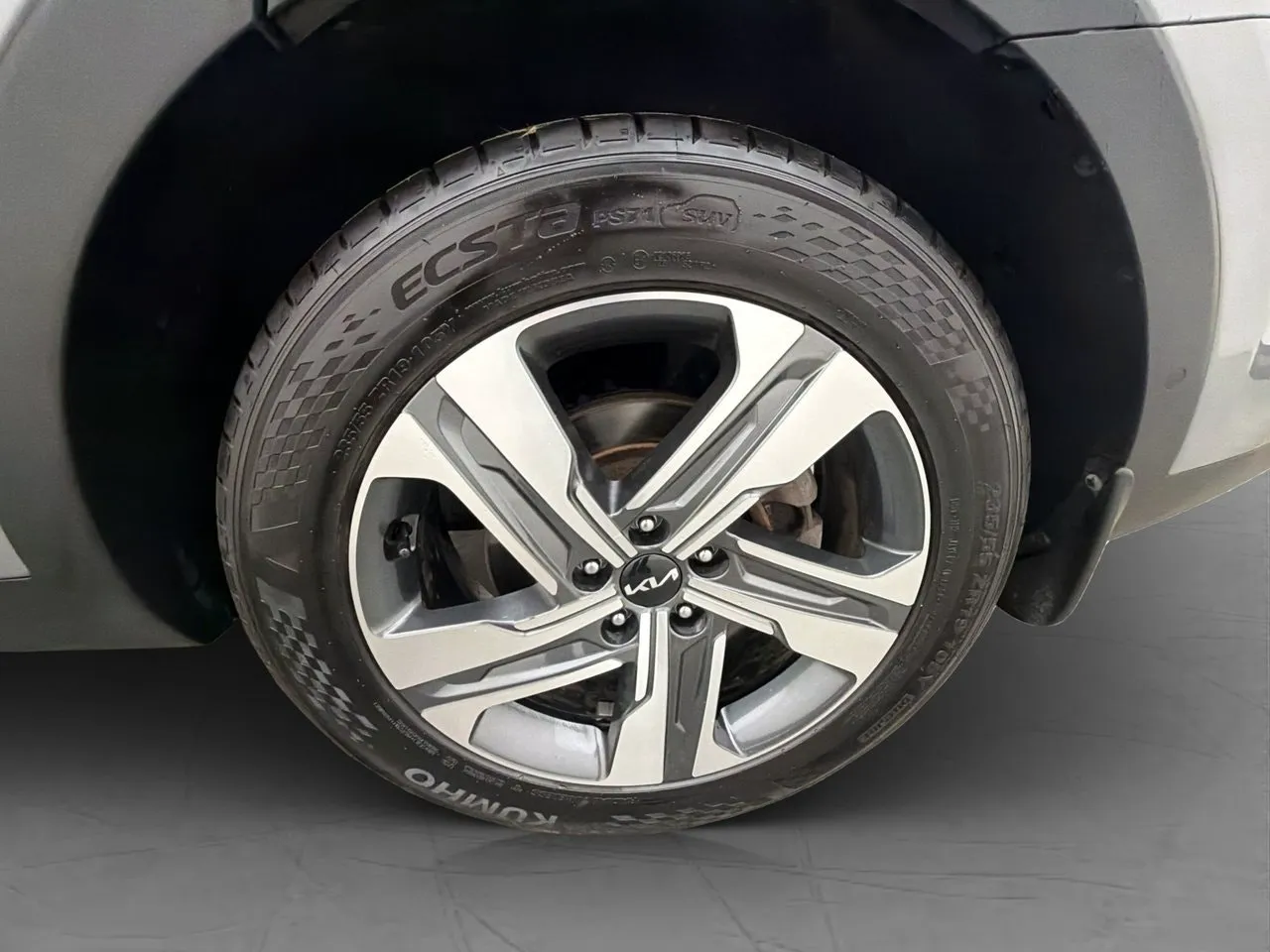 Vehicle image 33