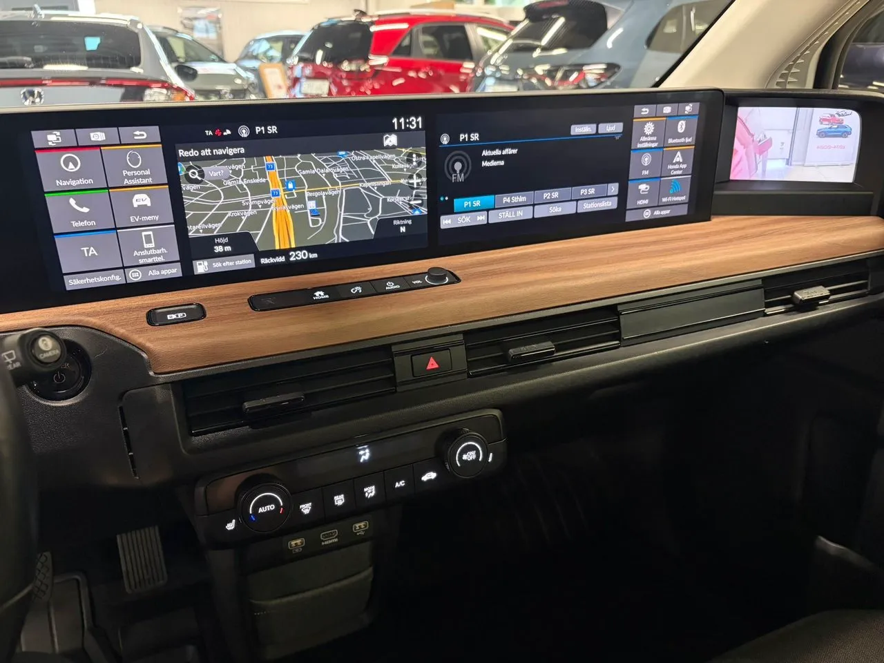 Vehicle image 14