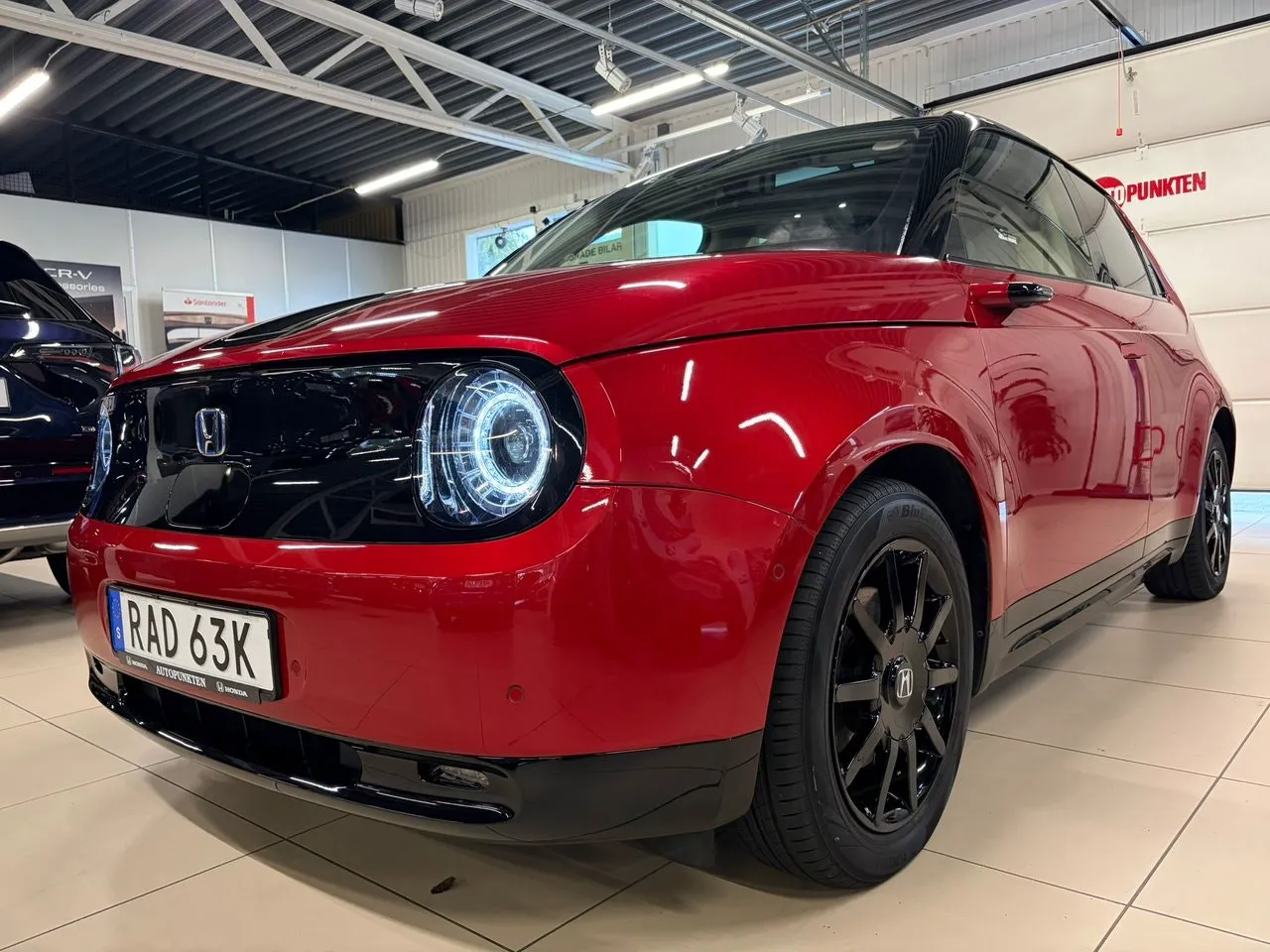 Vehicle image 18