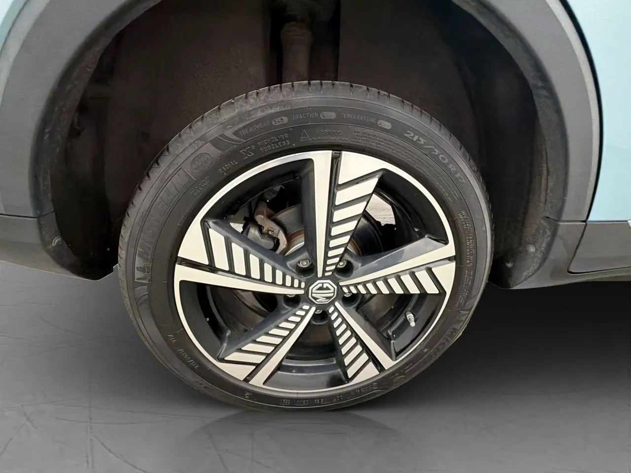 Vehicle image 30