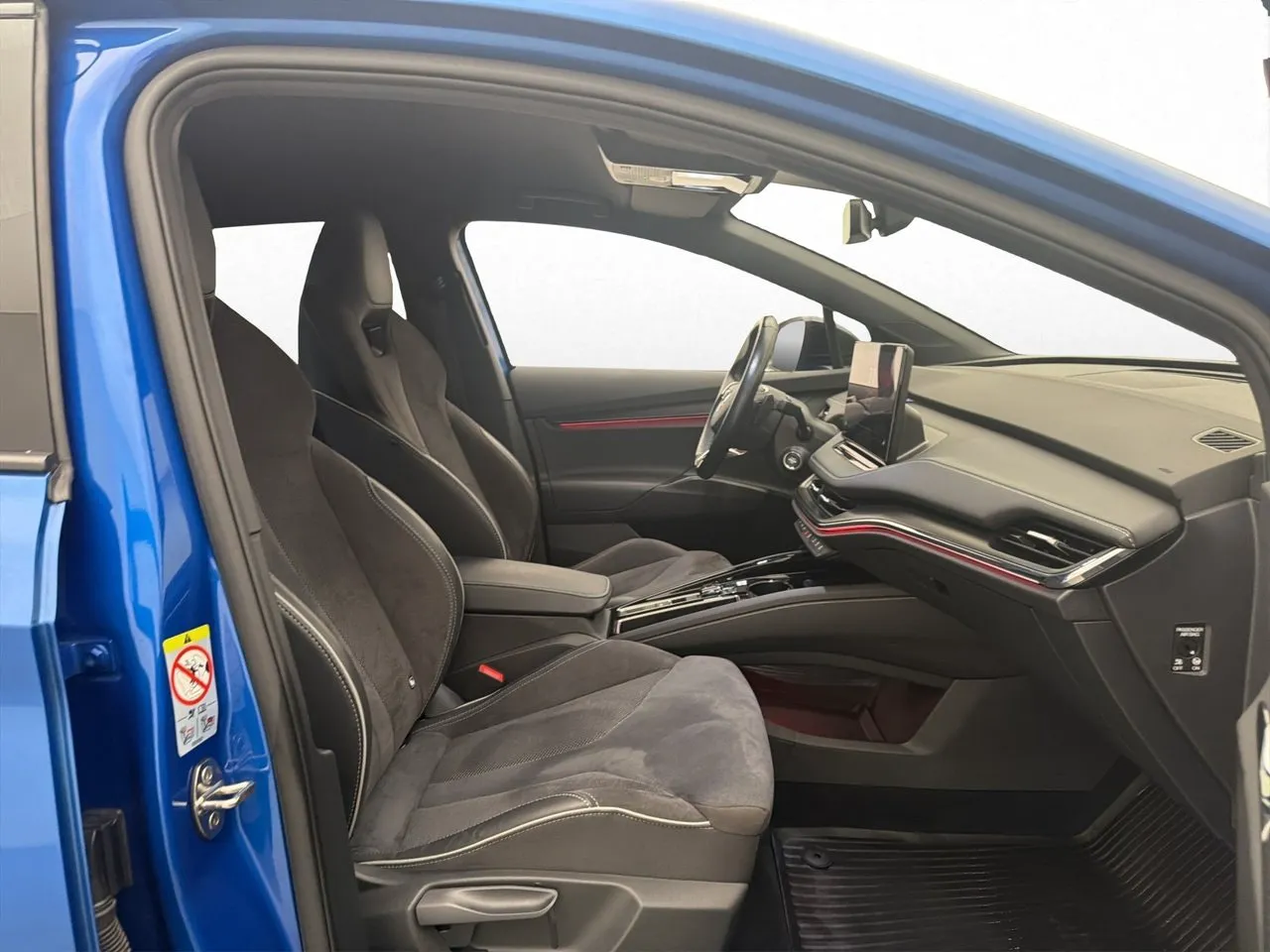 Vehicle image 27