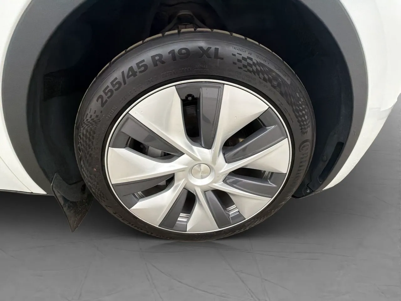 Vehicle image 32