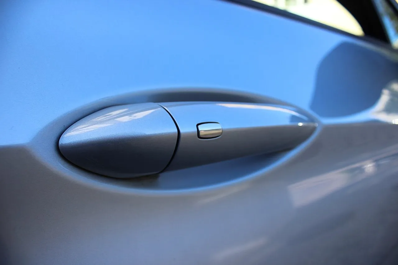 Vehicle image 32