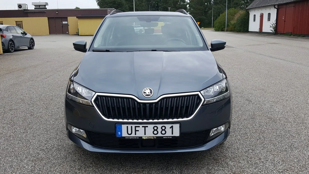 Vehicle image 11