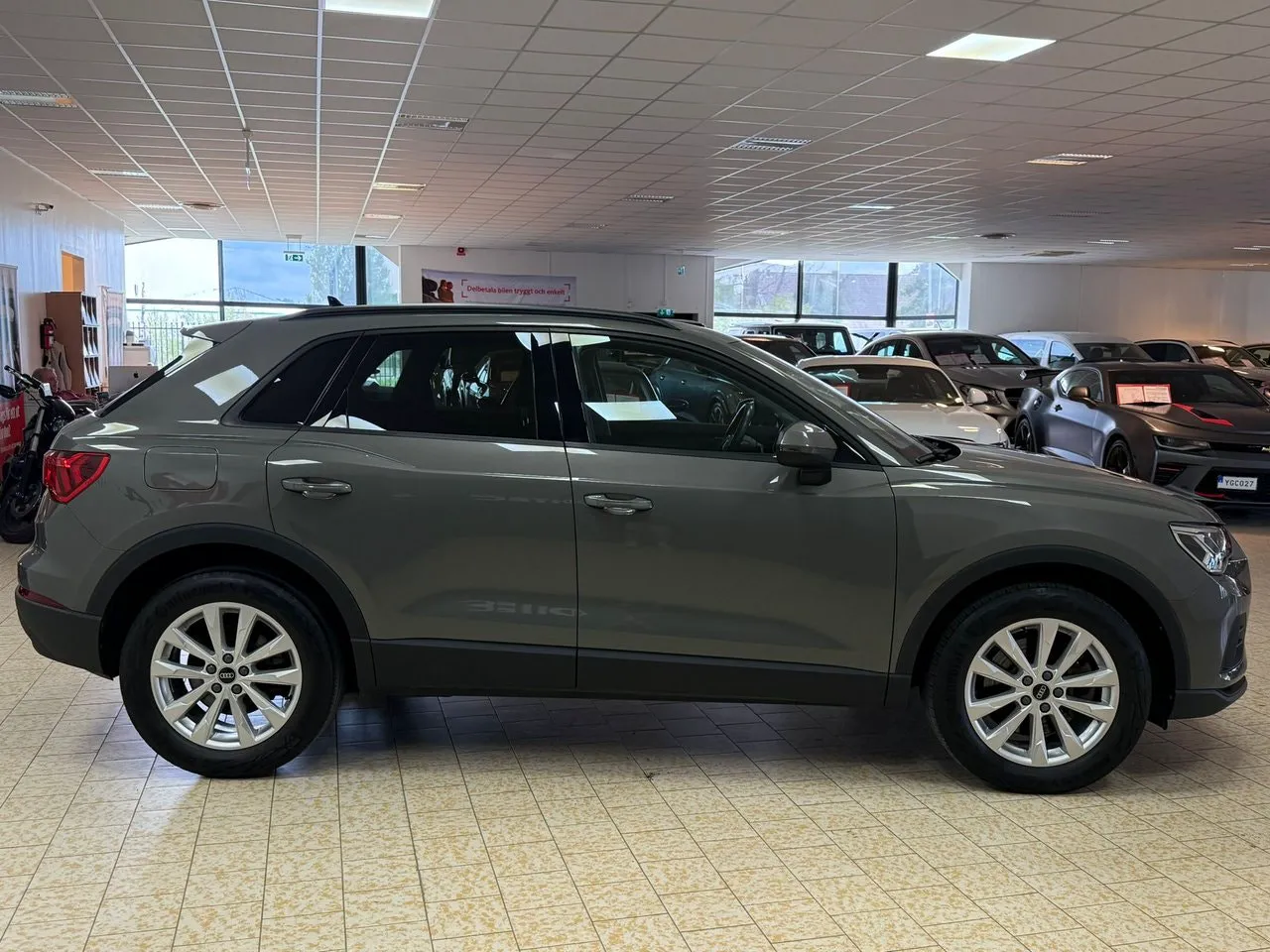 Vehicle image 7