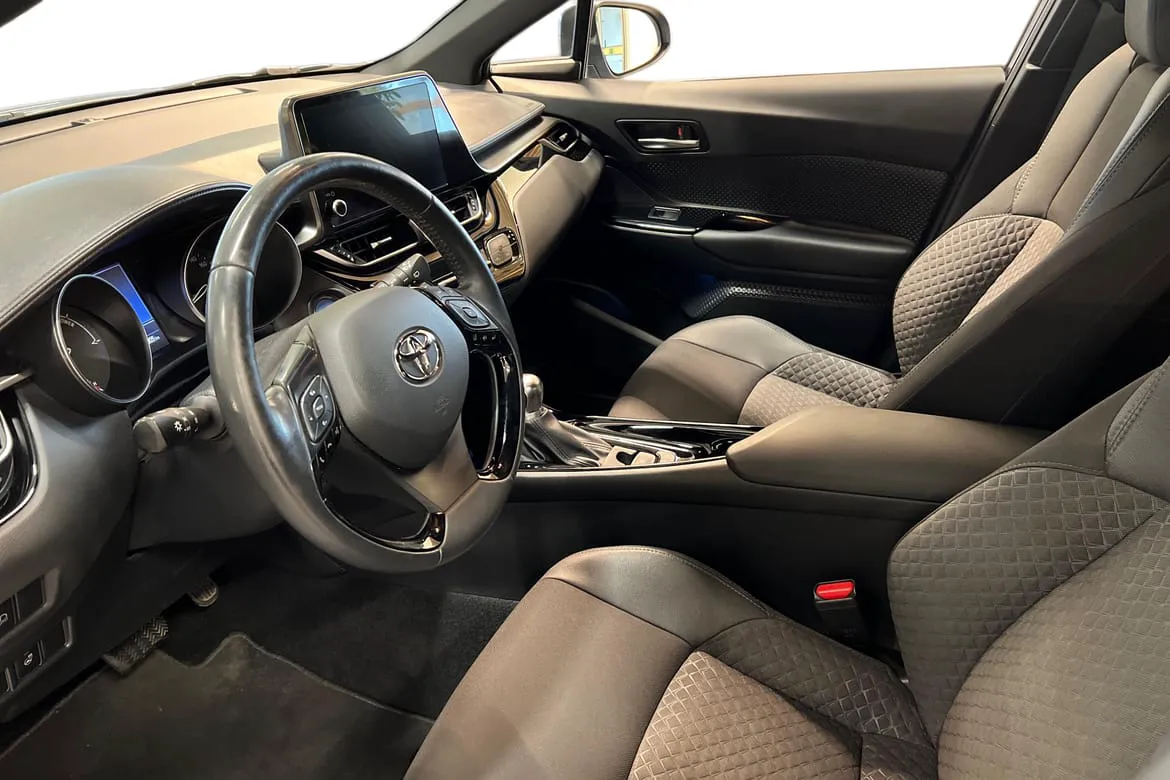 Vehicle image 10
