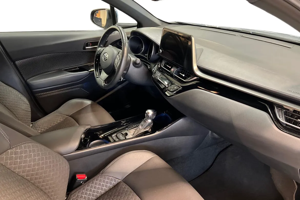 Vehicle image 12