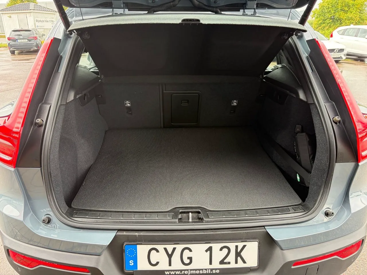 Vehicle image 16
