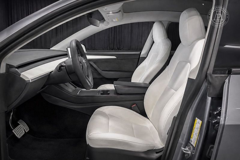 Tesla Model Y bild 6