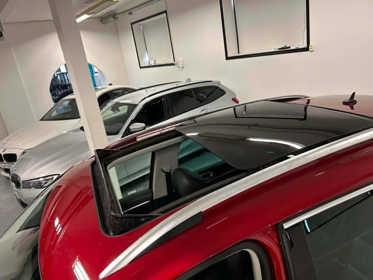 Vehicle image 16