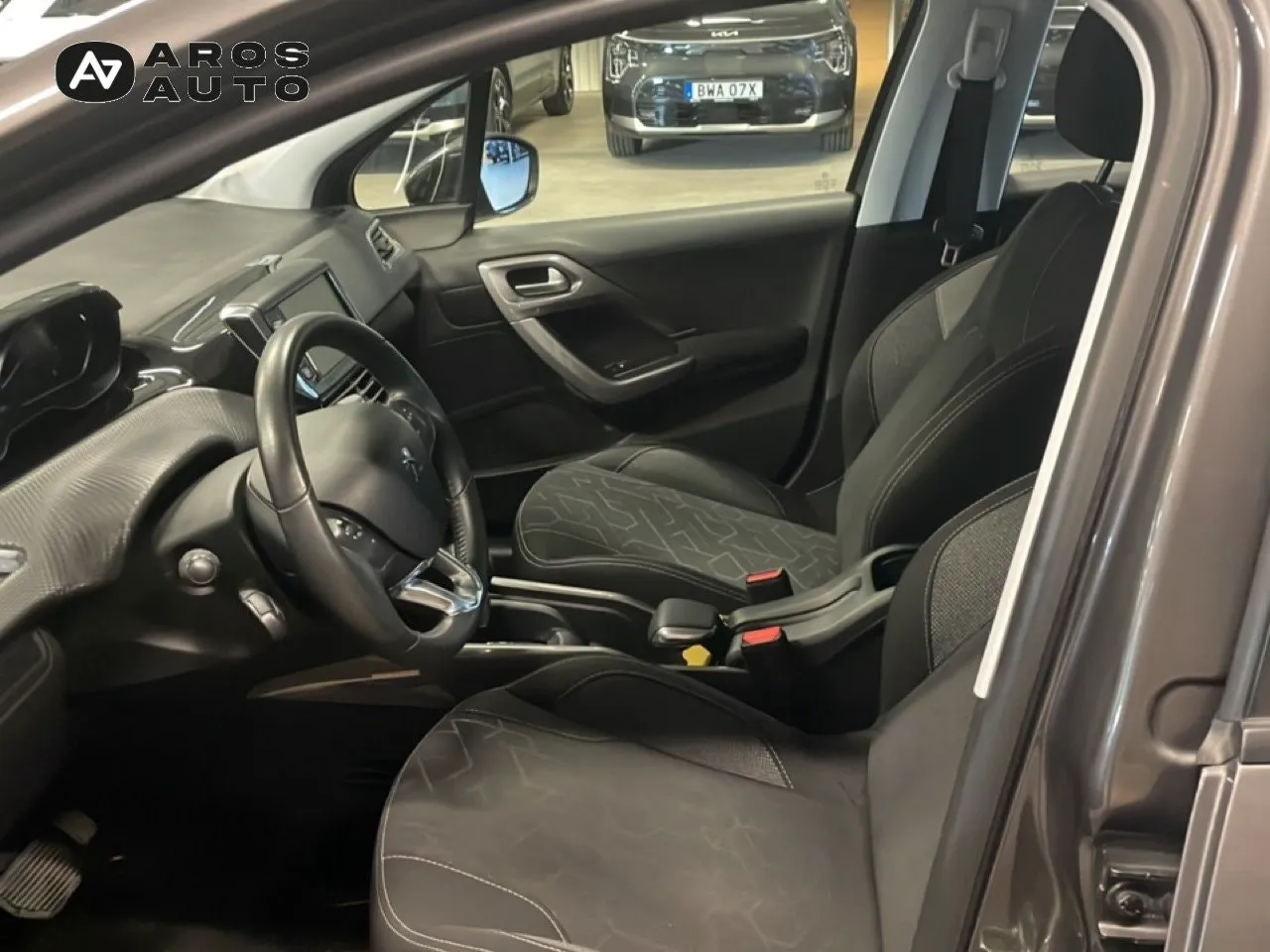 Vehicle image 7