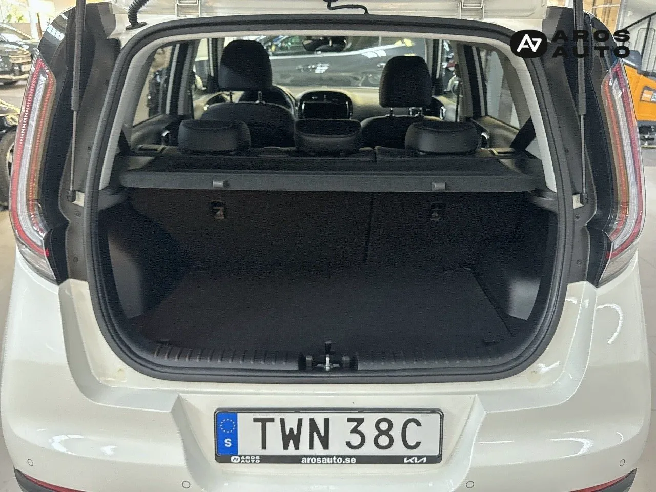 Vehicle image 13