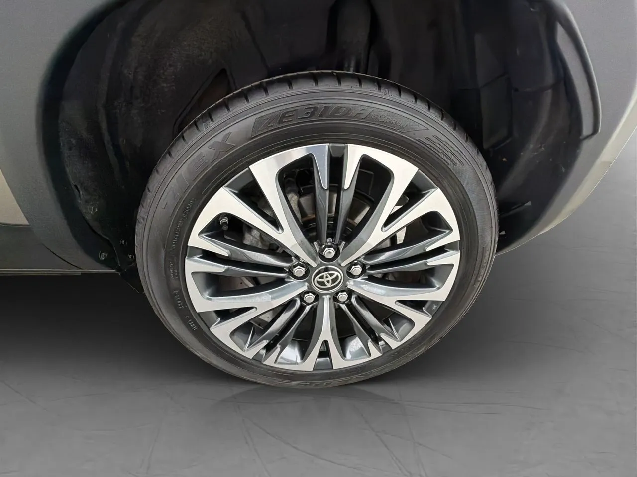 Vehicle image 33
