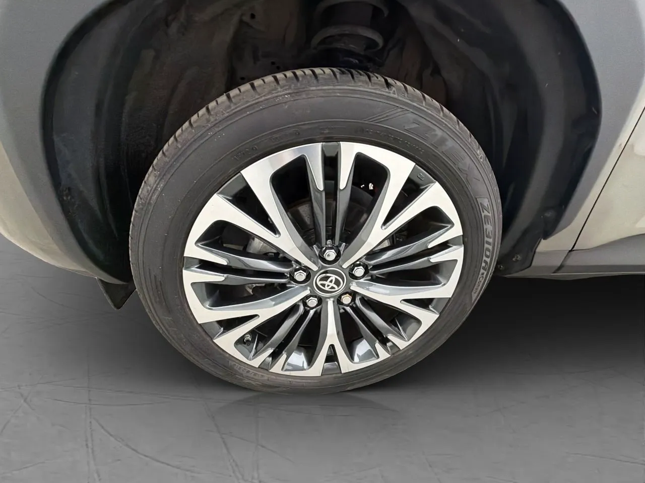 Vehicle image 32