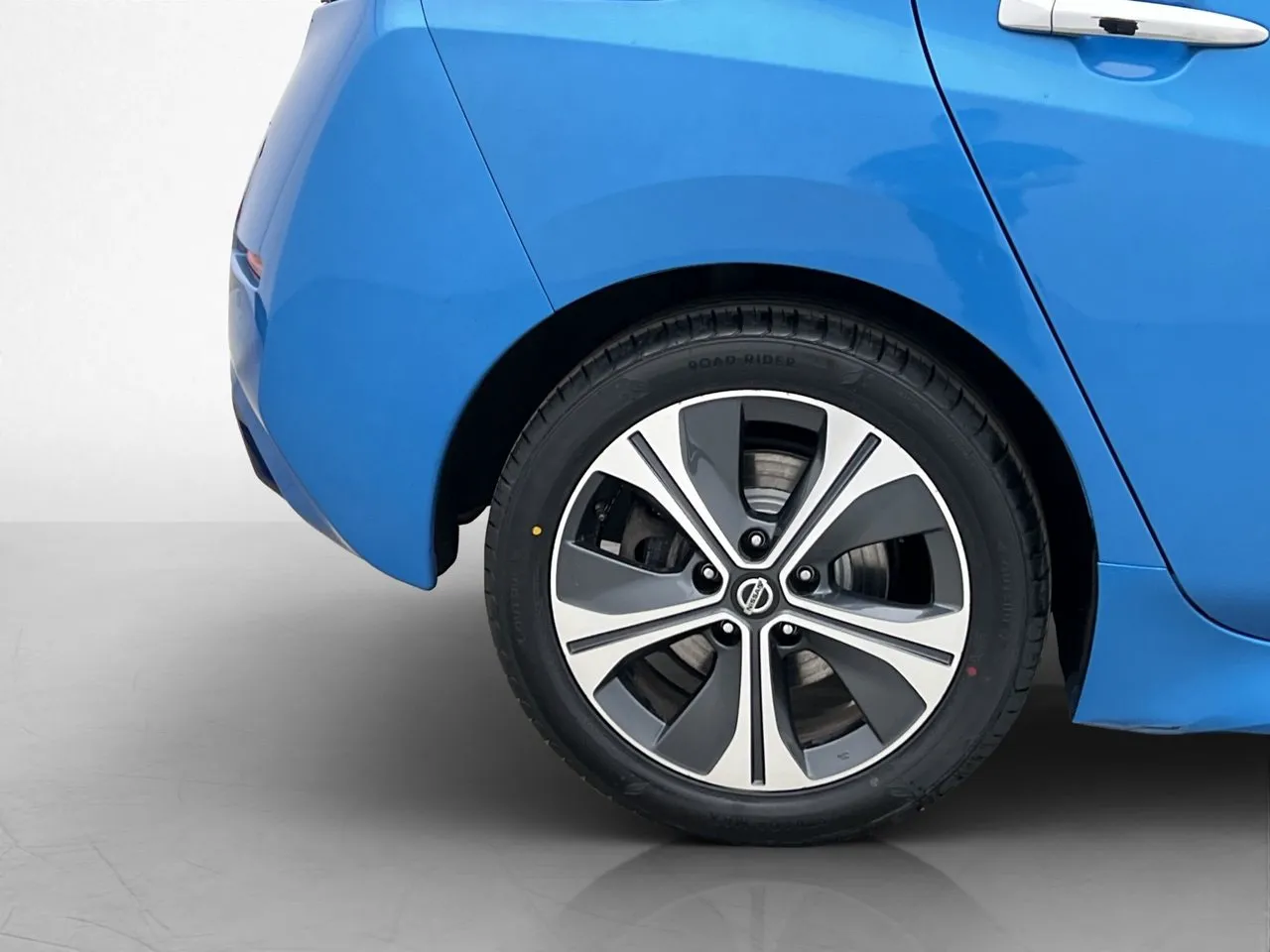 Vehicle image 30