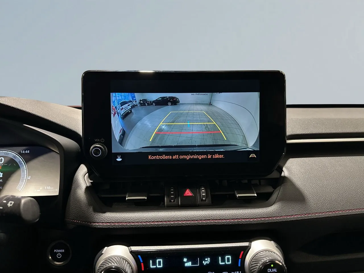 Vehicle image 14