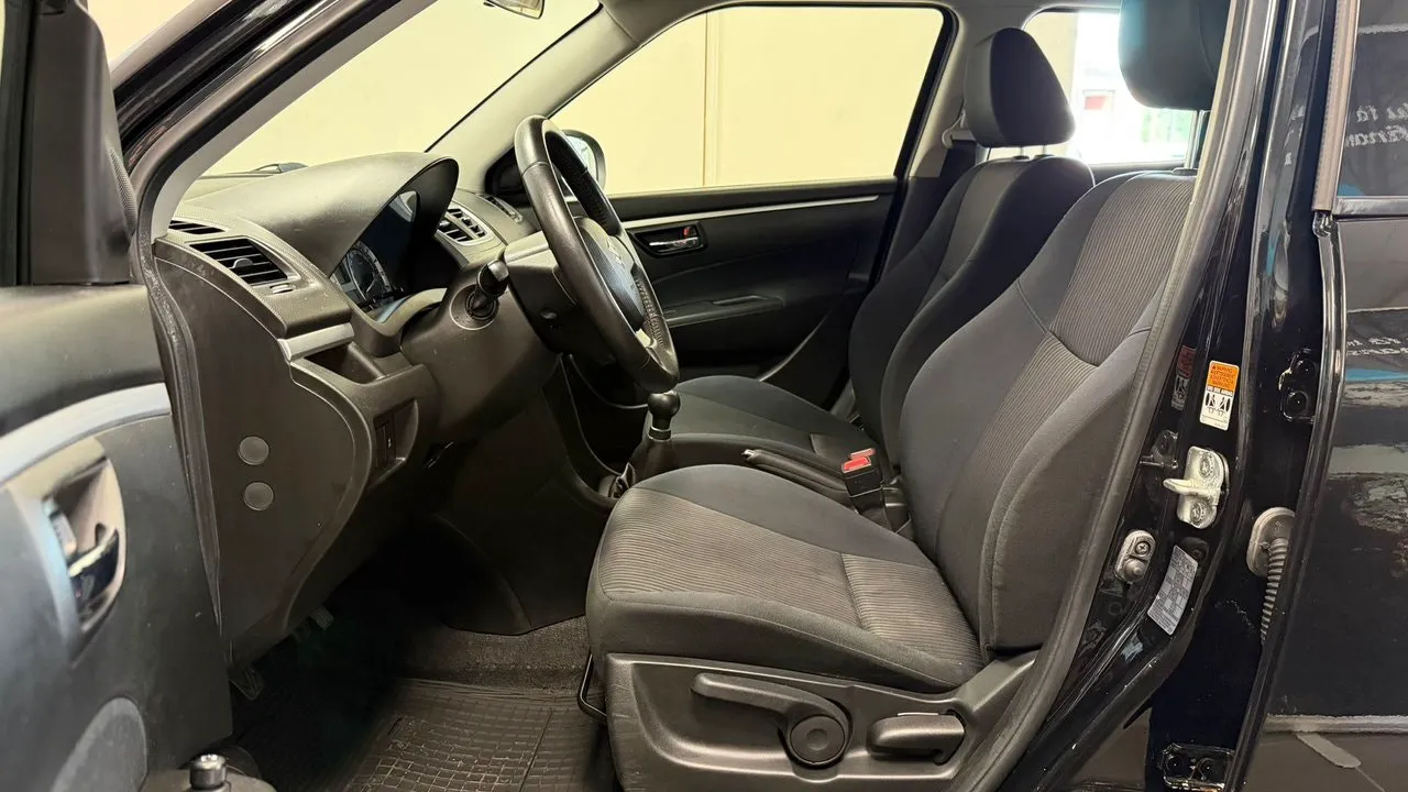 Vehicle image 15