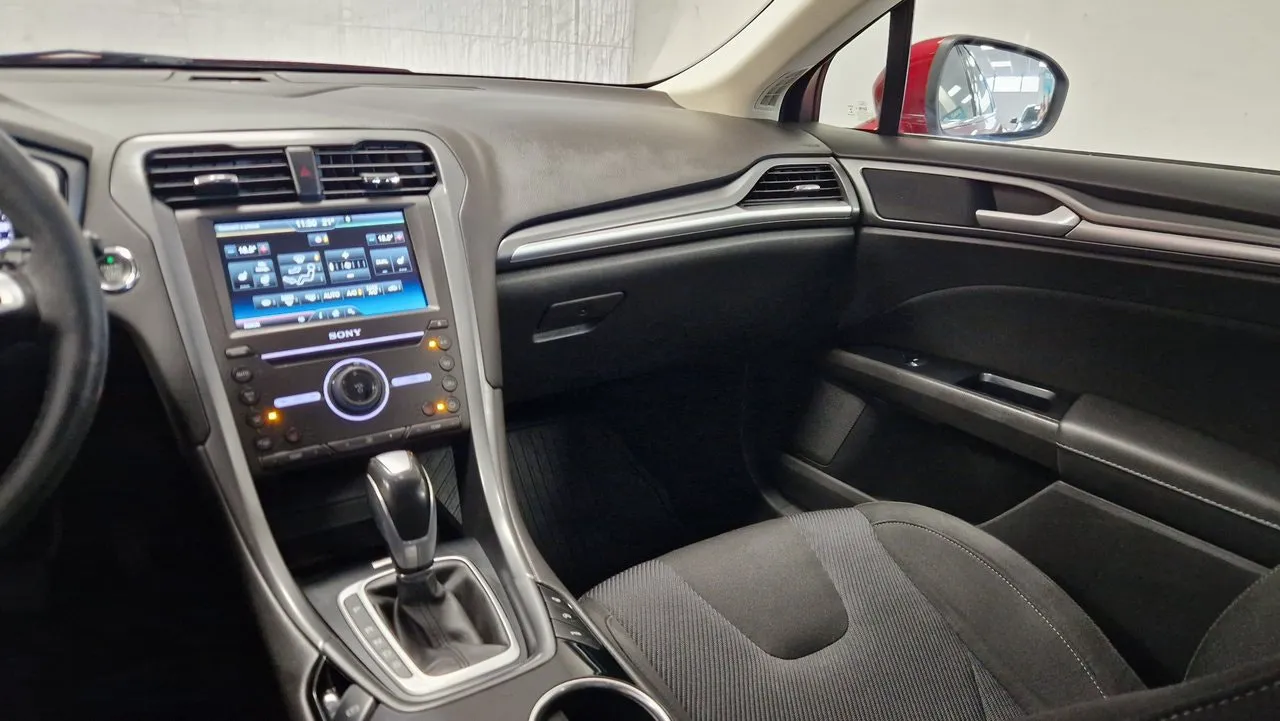 Vehicle image 14
