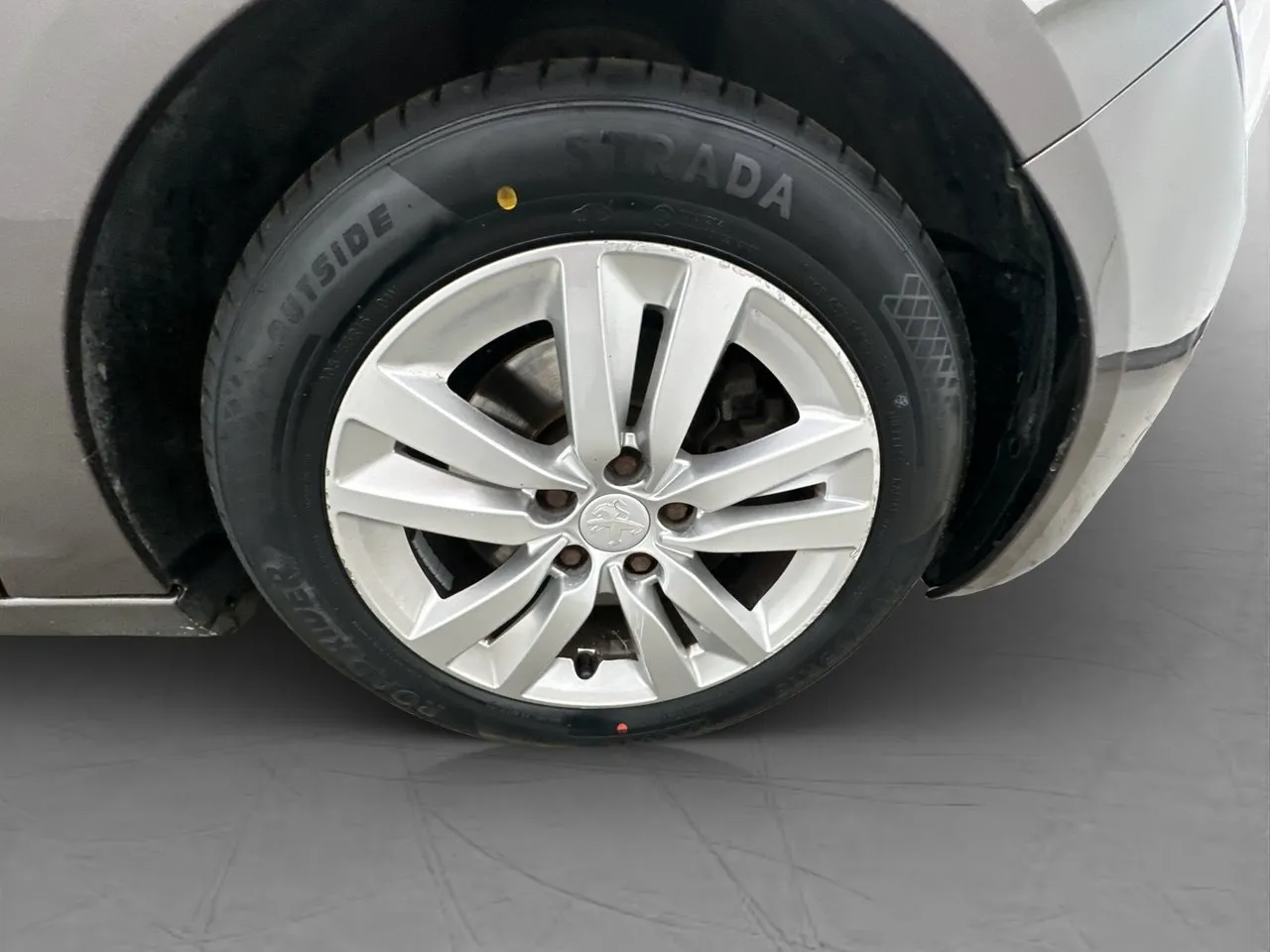 Vehicle image 30