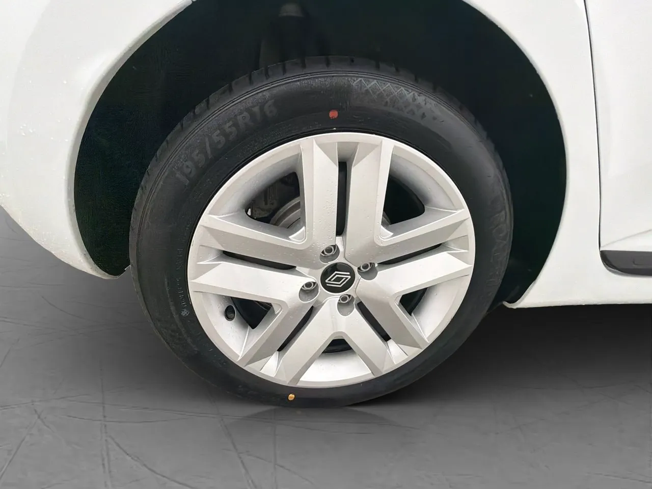 Vehicle image 28