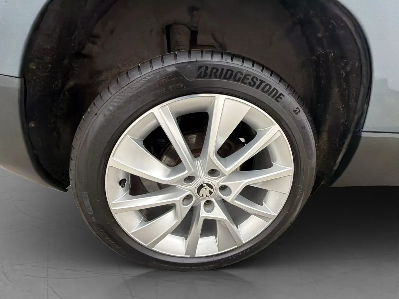 Vehicle image 30