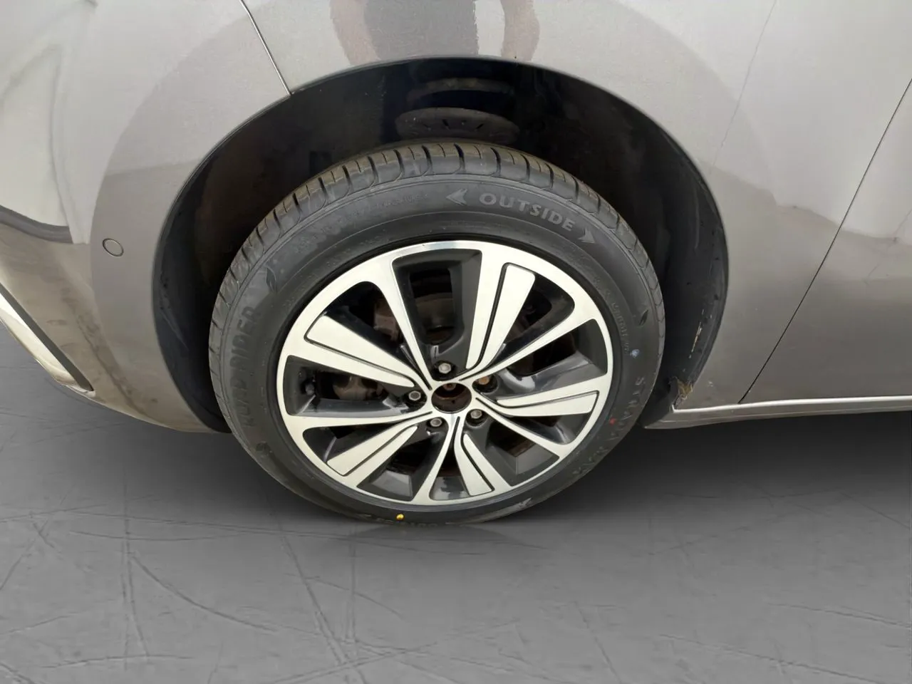 Vehicle image 32