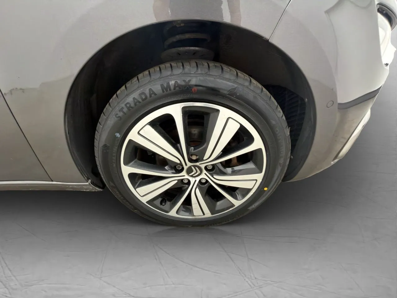 Vehicle image 35