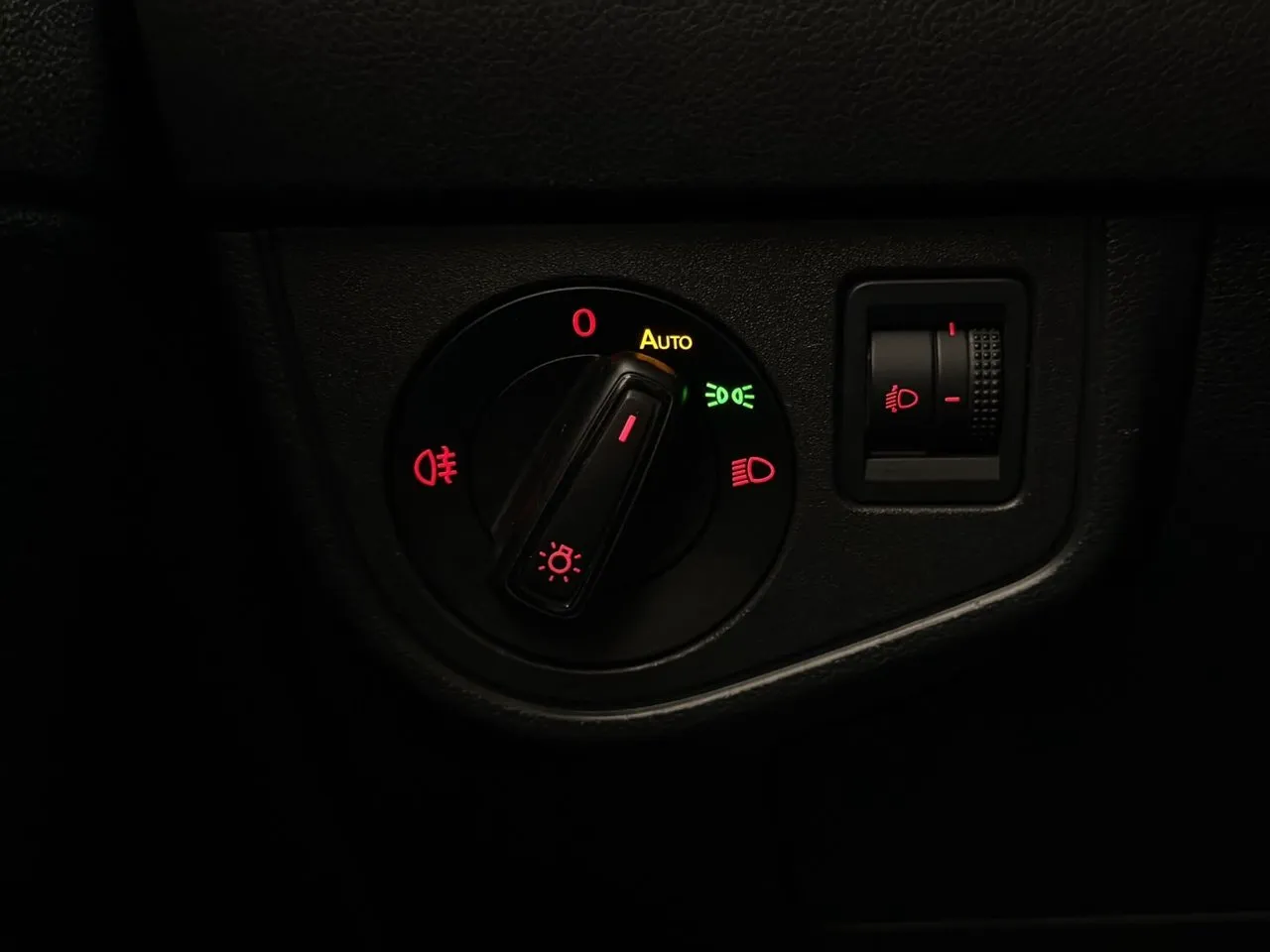Vehicle image 28