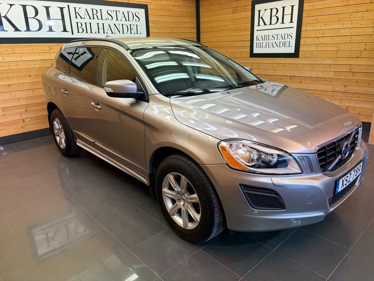Vehicle image 7