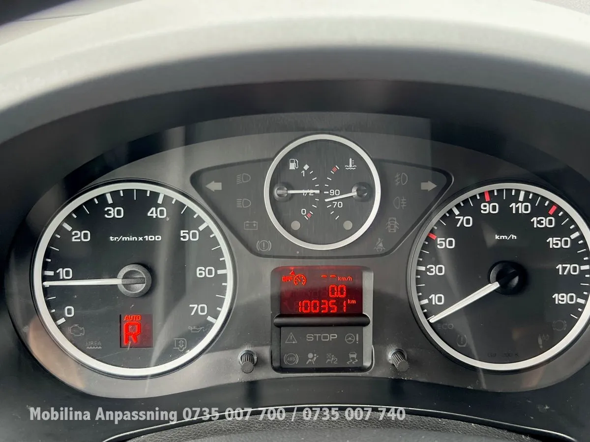 Vehicle image 32