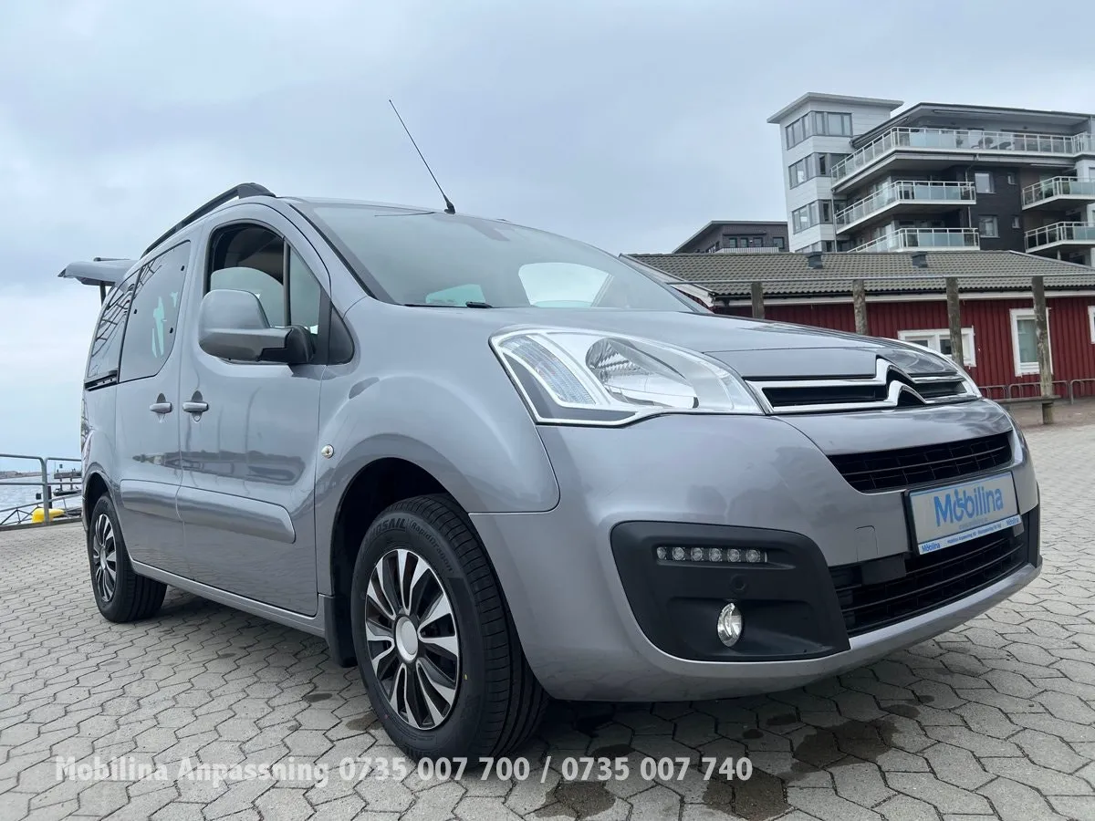 Vehicle image 30