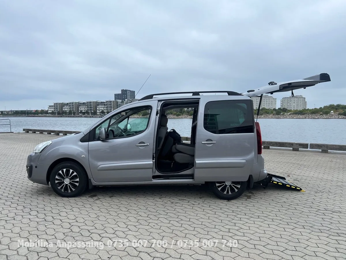 Vehicle image 36