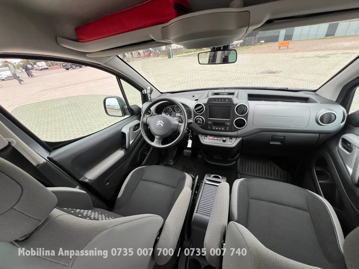Vehicle image 23