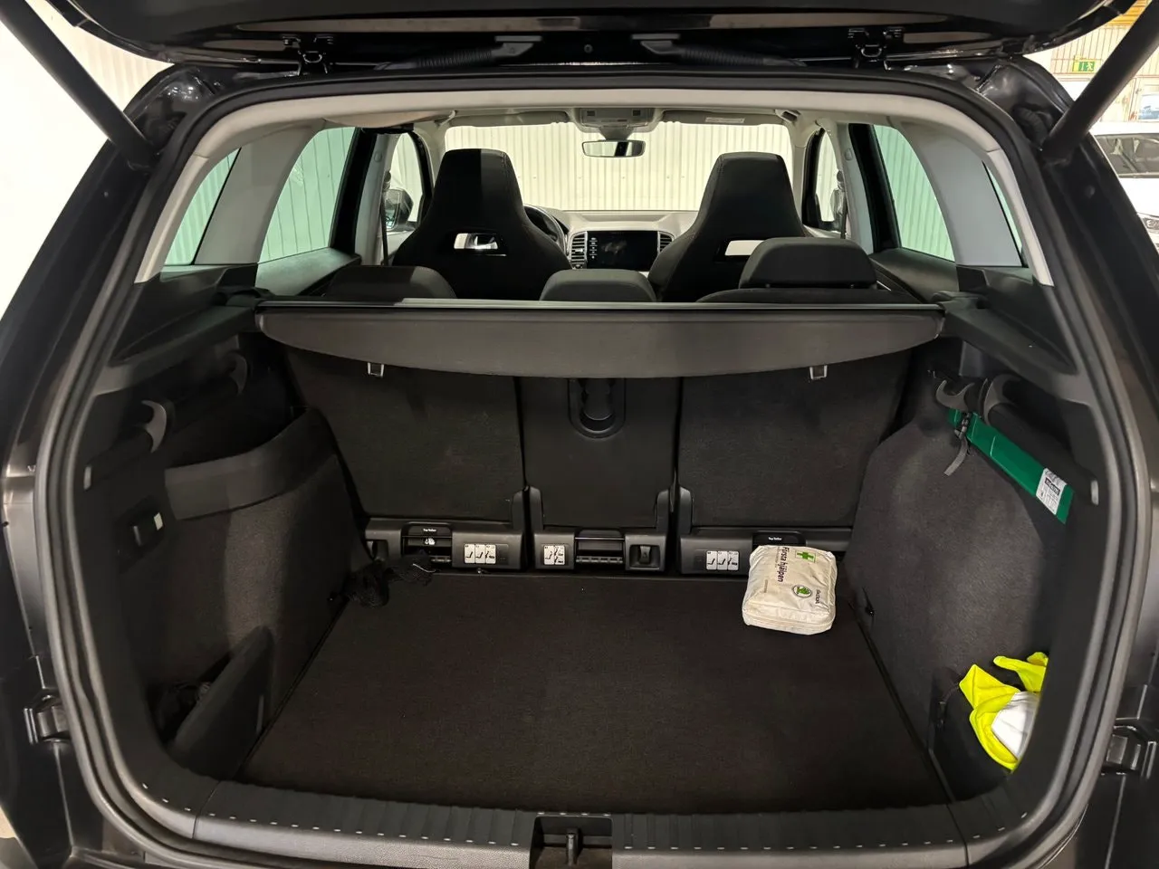 Vehicle image 22