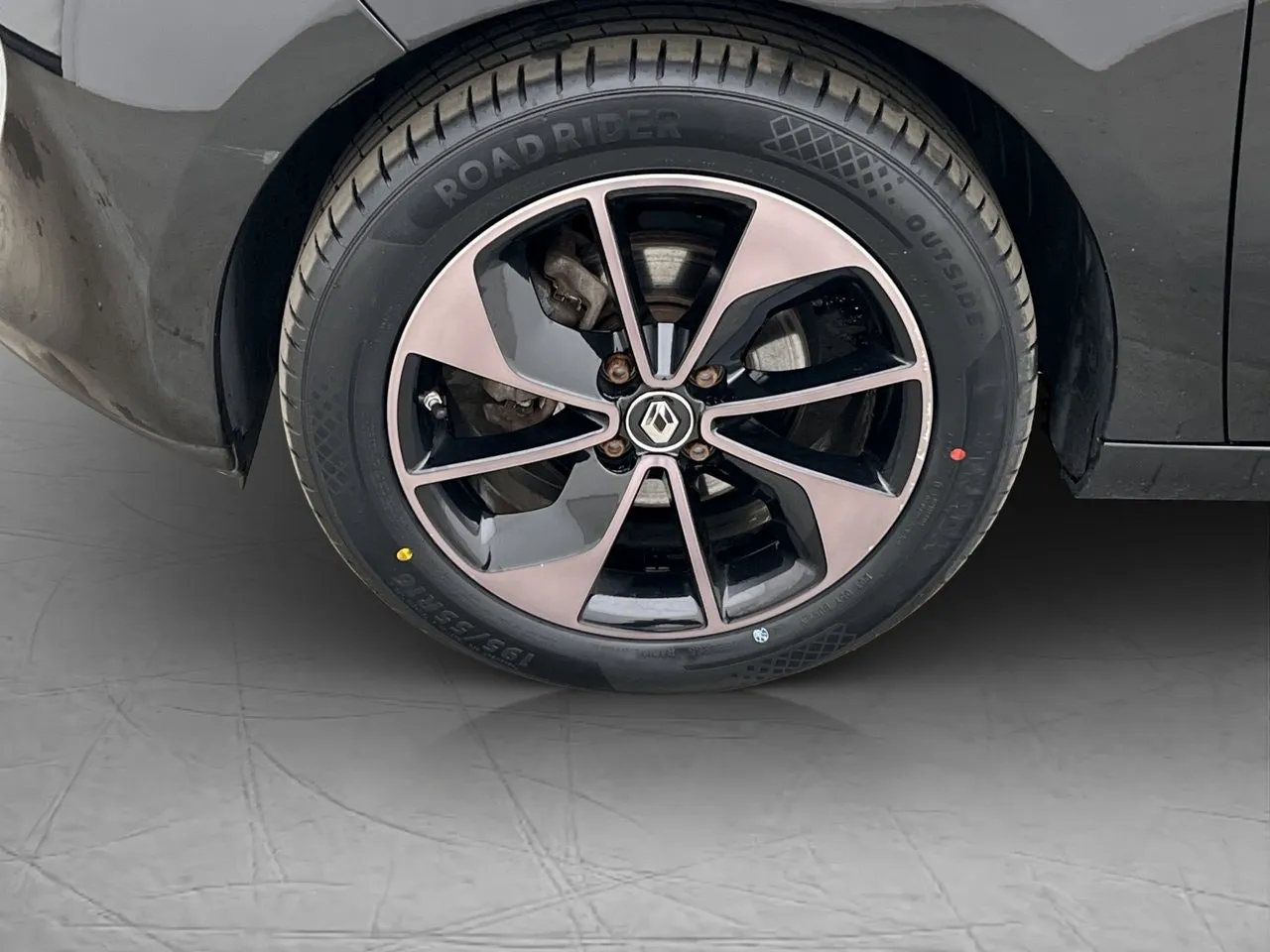 Vehicle image 25